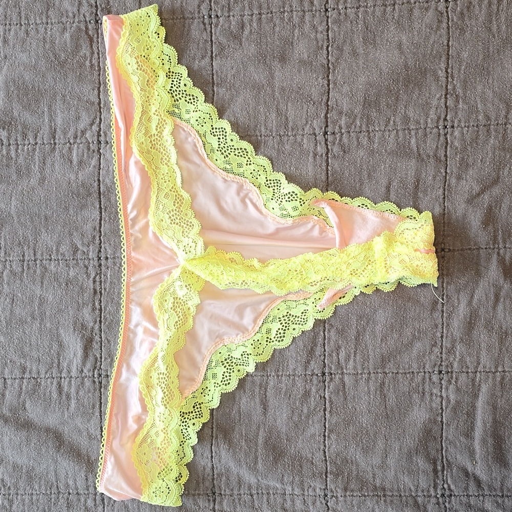 🍑Victorias Secret Tease Thong🍑 - Picture 4 of 5